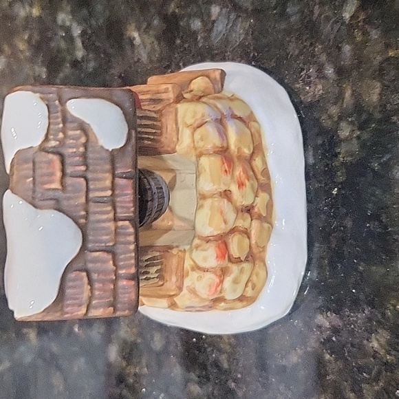 BAVARIAN Village Collection Hawthorne Wishing Well, 827022 Hummel and M L Hummel - Picture 4 of 6